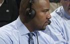 NBA传奇解说员斯泰西-金因病离世，享年59岁，曾为公牛队带来无数经典赛事解说瞬间